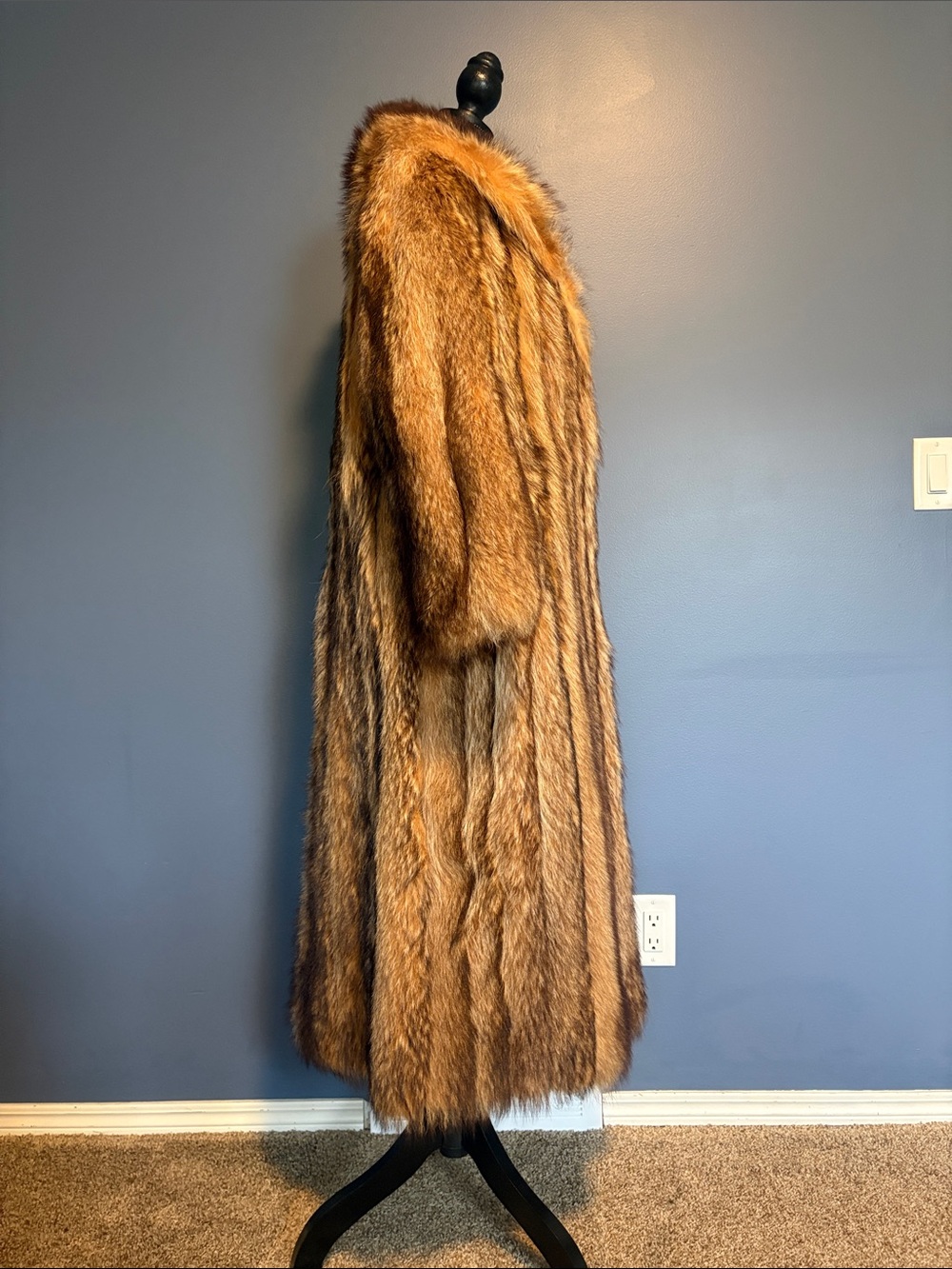 Vintage Renfrew Furs Tanuki (Japanese Raccoon) Full Length Fur Coat | Luxe 1979 - Picture 9 of 13